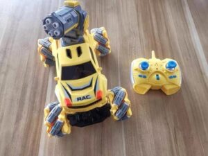 Nyeekoy Gesture Sensing RC Stunt Car for Kids, Yellow photo review